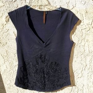 Black sleeveless blouse with ribbon design